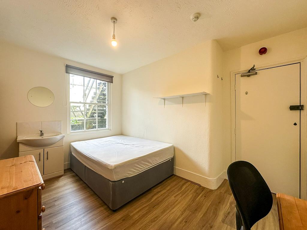 Room 4 (3)