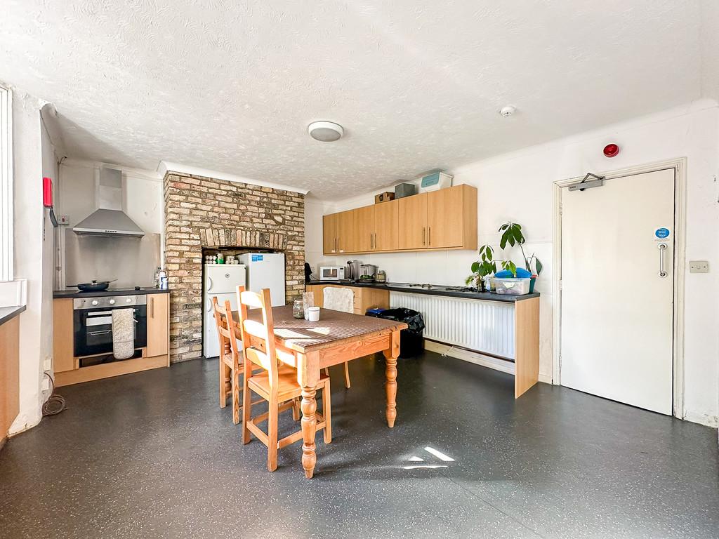 Communal Kitchen Diner (2)