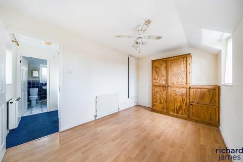 29 Bakers Field, Lyneham, Chippenham, SN15 4NN