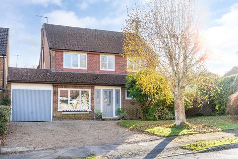 7 Ridgeway Drive, Dorking, RH4 3AN