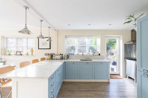 7 Ridgeway Drive, Dorking, RH4 3AN
