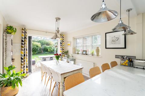 7 Ridgeway Drive, Dorking, RH4 3AN