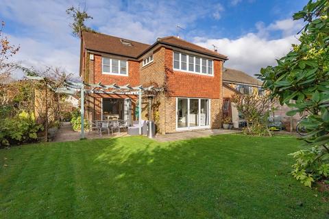 7 Ridgeway Drive, Dorking, RH4 3AN