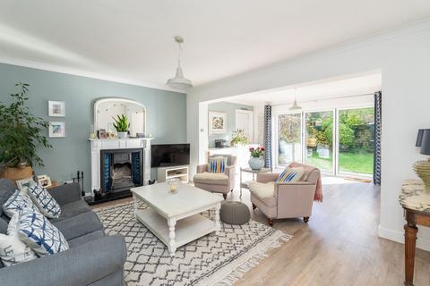 7 Ridgeway Drive, Dorking, RH4 3AN