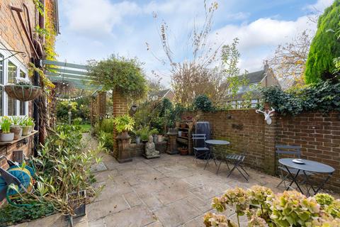 7 Ridgeway Drive, Dorking, RH4 3AN