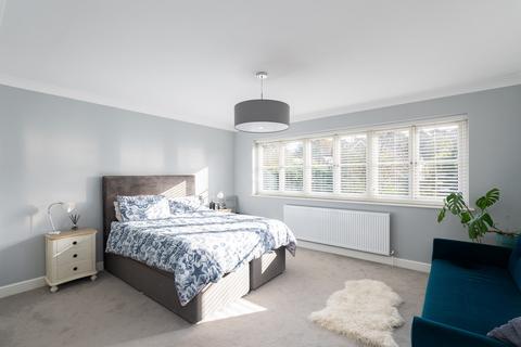 7 Ridgeway Drive, Dorking, RH4 3AN