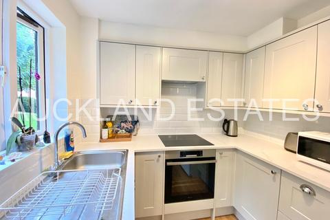 1 bedroom apartment for sale, Bornedene, Potters Bar EN6