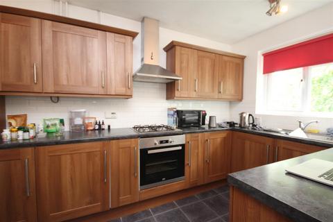 2 bedroom flat to rent, Lindfield Gardens, Guildford