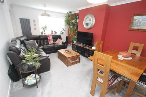 2 bedroom maisonette for sale, Alkham Road, Maidstone