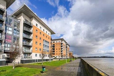 2 bedroom flat for sale, Lowestoft Mews, E16, Docklands, London, E16