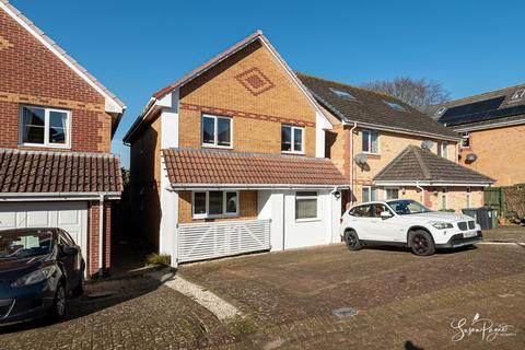Fairfield Gardens, Lake