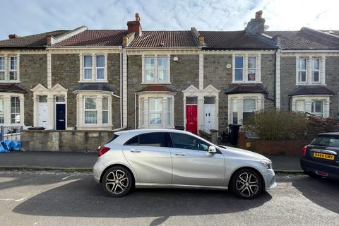 3 bedroom terraced house to rent, Laxey Road, Bristol BS7