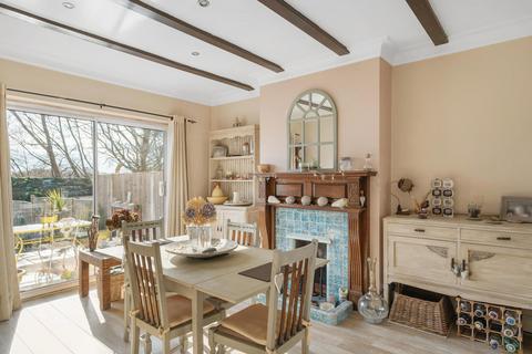 61 Boston Gardens, Brentford, TW8 9LR