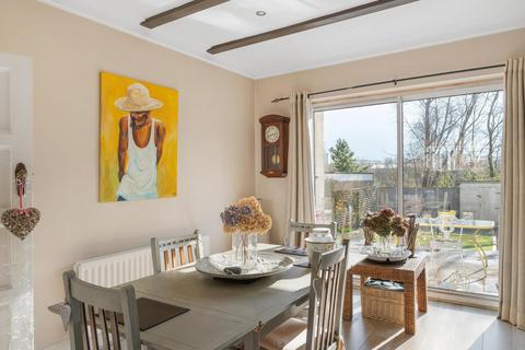 61 Boston Gardens, Brentford, TW8 9LR