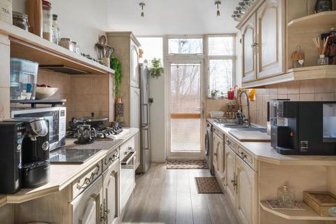 61 Boston Gardens, Brentford, TW8 9LR