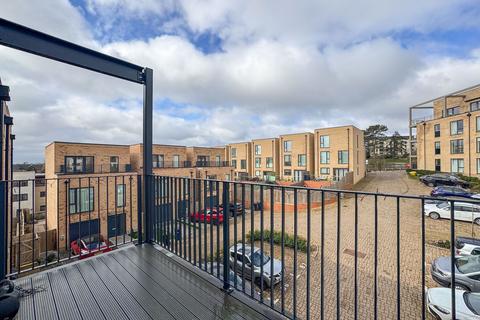 2 bedroom flat to rent, Arnham Place, London, NW7