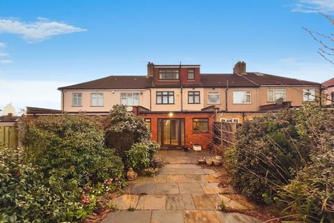 4 Coombe Close, Edgware, HA8 6BA
