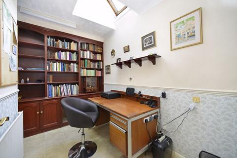 Rhosilli Rowly Drive, Cranleigh, GU6 8PJ