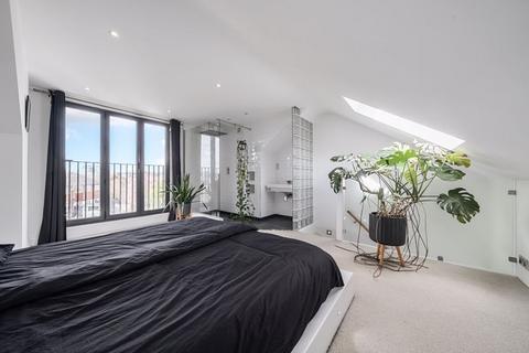 35 Reventlow Road, London, SE9 2DJ