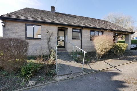 2 bedroom detached bungalow to rent, Walkers Gardens, Northleach