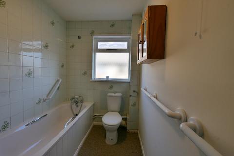 2 bedroom detached bungalow to rent, Walkers Gardens, Northleach