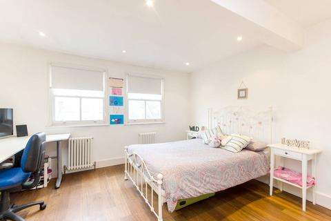 4 bedroom terraced house to rent, Hamilton Road, South Wimbledon, London, SW19