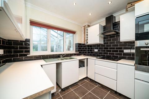 4 bedroom detached house for sale, Mancroft Road, Caddington, LU1