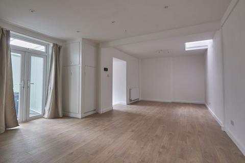 4 bedroom terraced house to rent, Clifton Road, Exeter