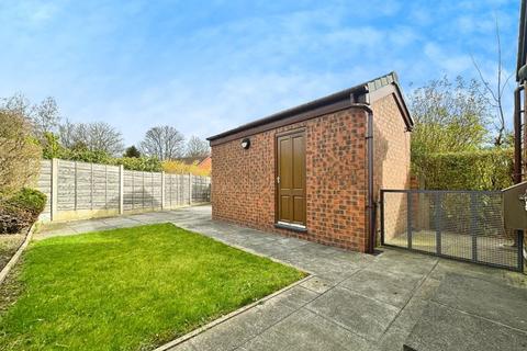 3 bedroom semi-detached house to rent, Lyndhurst Avenue, Manchester