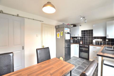 5 Montgomery Close, Hucclecote, Gloucester, GL3 3TB
