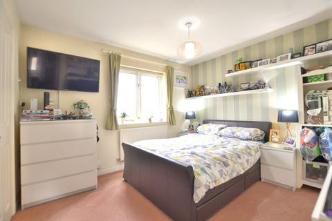 5 Montgomery Close, Hucclecote, Gloucester, GL3 3TB