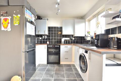 5 Montgomery Close, Hucclecote, Gloucester, GL3 3TB