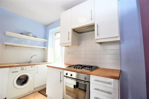 3 bedroom flat to rent, Highcroft, North Hill, Highgate N6