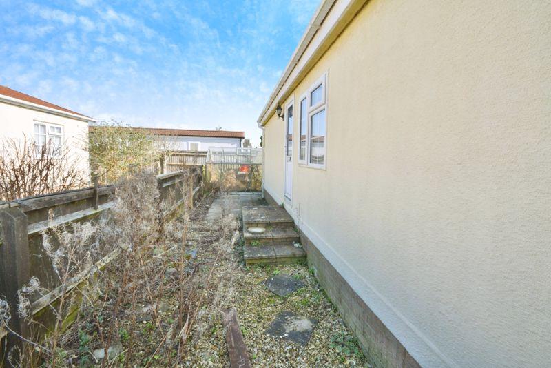Garden to side