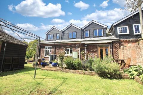 3 bedroom semi-detached house to rent, Winchester Road, Southampton SO32