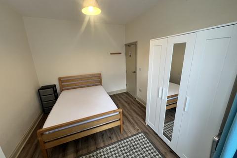 1 bedroom terraced house to rent, Mortlake Road