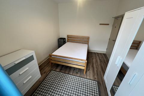 1 bedroom terraced house to rent, Mortlake Road