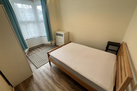 1 bedroom terraced house to rent, Mortlake Road