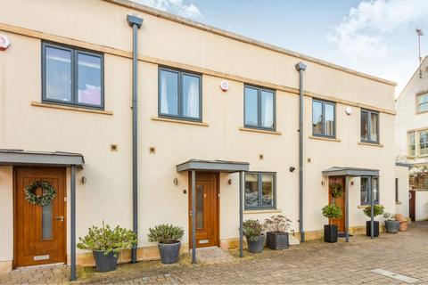3 bedroom terraced house to rent, Arkenside Mews