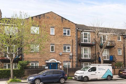 84 Tryon Crescent, London, E9 7RY