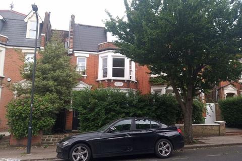 1 bedroom in a flat share to rent, Modern Bedsit to let in Kilburn