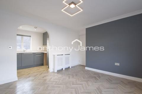 2 bedroom coach house to rent, Baker Crescent, Dartford DA1