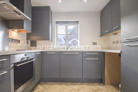 2 bedroom coach house to rent, Baker Crescent, Dartford DA1