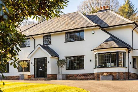 Burlington Lodge Bears Den, Kingswood, Tadworth, KT20 6PL