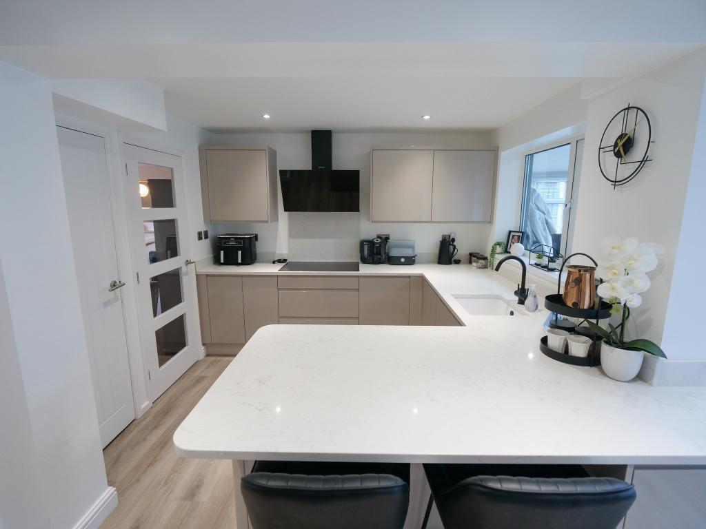 Kitchen Dual Aspect