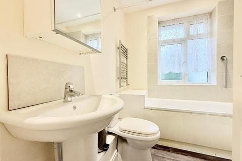 undefined, Waller Avenue, Challney, Luton, Bedfordshire, LU4 9RP
