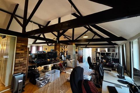 Barn conversion to rent, Hatfield Road, Smallford, St. Albans, Hertfordshire