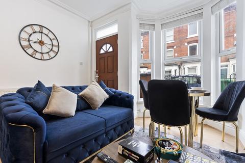 3 bedroom terraced house to rent, Wimbourne Road, Nottingham NG7