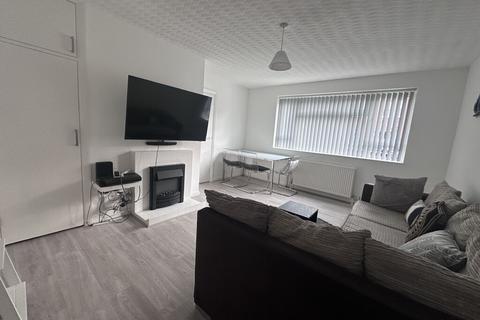 3 bedroom ground floor flat to rent, 15 Cromwell Road, London SW19 8LE