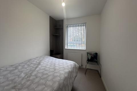 3 bedroom ground floor flat to rent, 15 Cromwell Road, London SW19 8LE